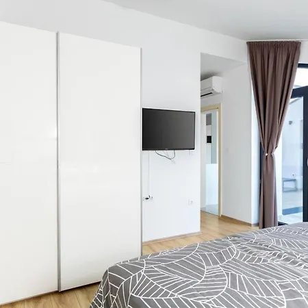 Schone In Mit Grosser Terrasse Und Meerblick Apartamento Medulin