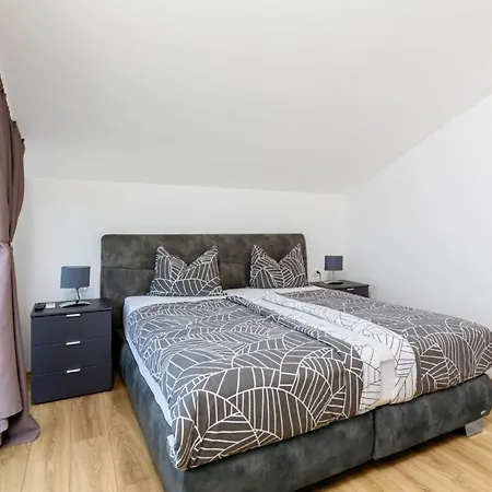 Schone In Mit Grosser Terrasse Und Meerblick Appartement *